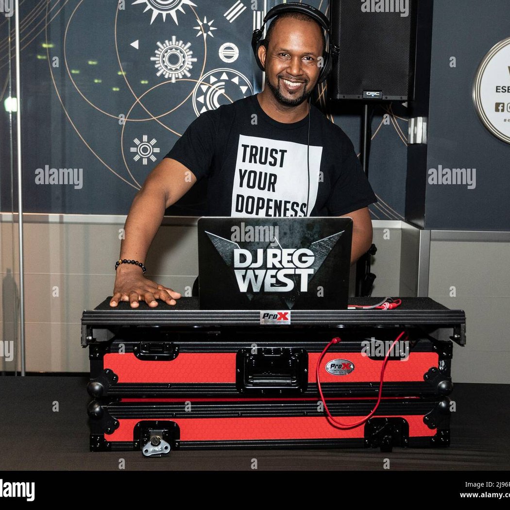 Saturday Resident DJ 5